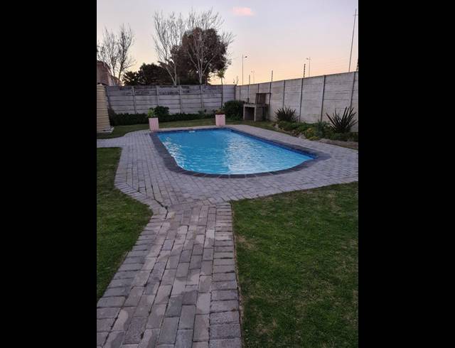 2 BEDROOM APARTMENT TO LET IN BLOUBERG SANDS